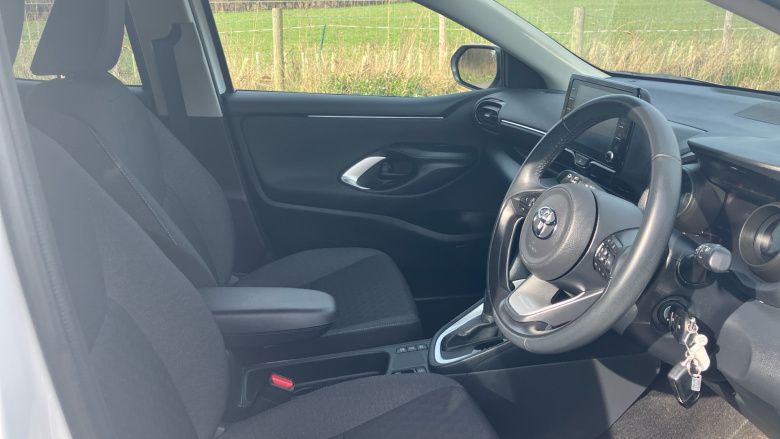 Toyota Yaris 1.5 Hybrid Design 5dr CVT Hybrid Hatchback